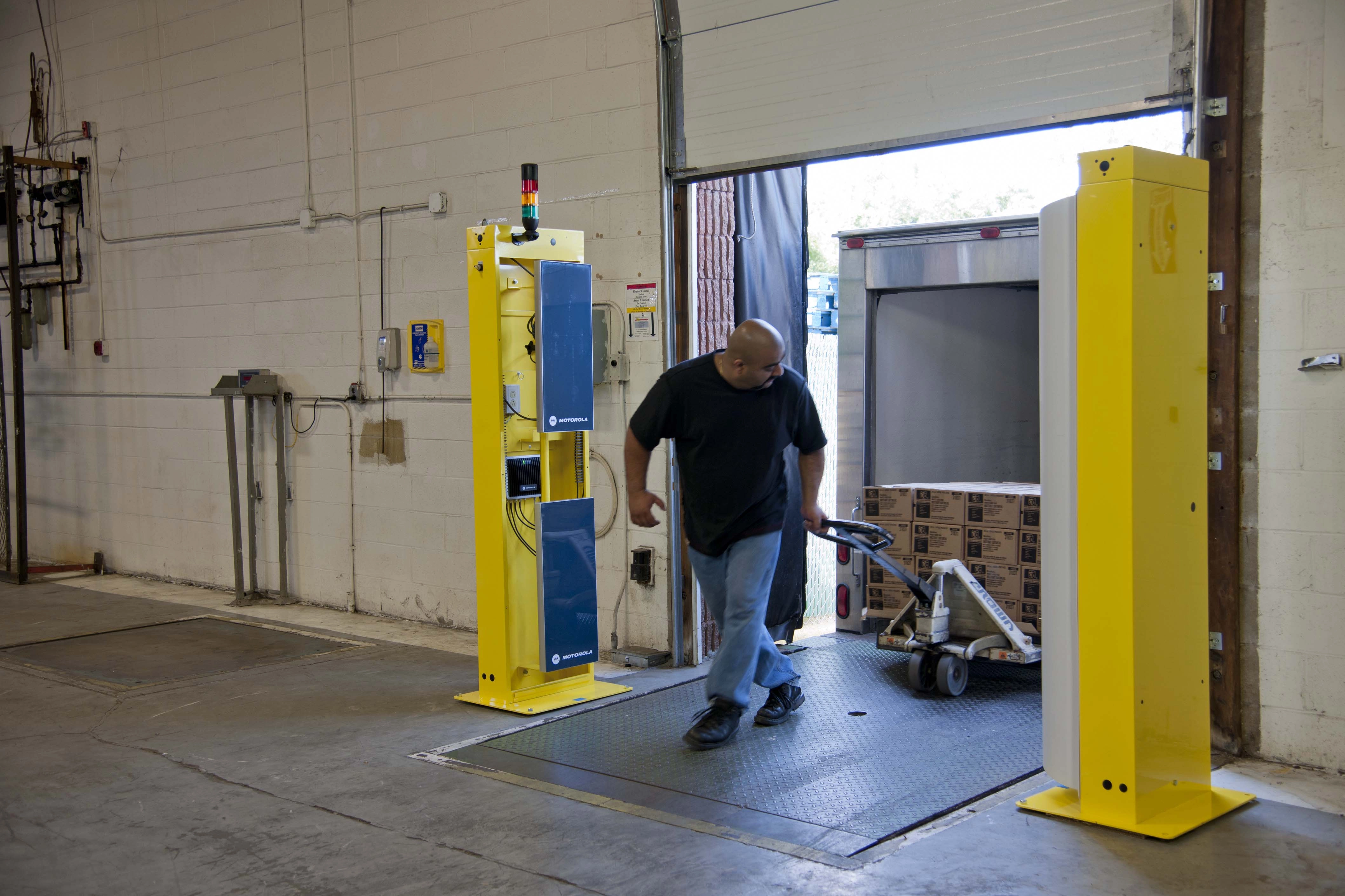 FX9500 RFID Reader Portal 追蹤貨物進出