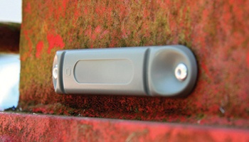 RA800M 遠讀距、全頻段 堅固耐用 UHF RFID 標籤